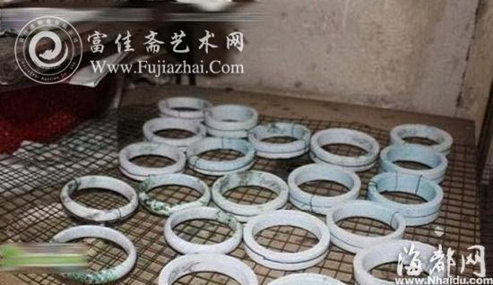 經(jīng)過人工加色的石料